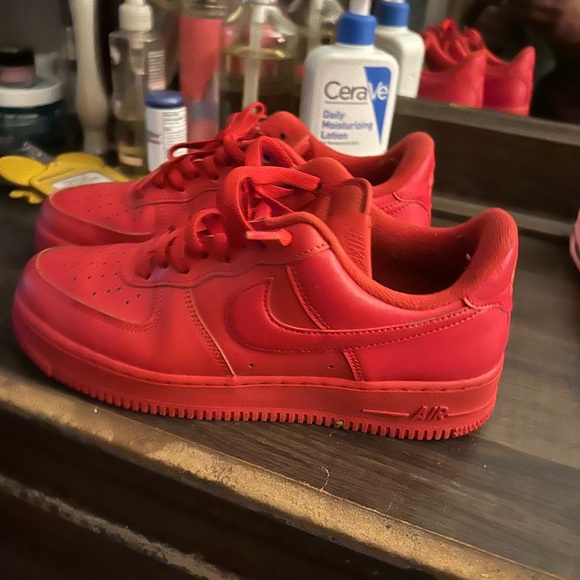 Nike Vibrant Red Sneakers - Picture 2 of 3